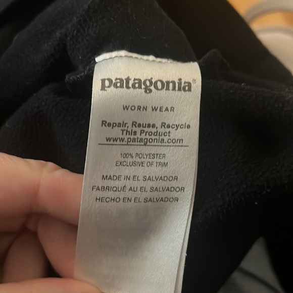 ADULT MEDIUM PATAGONIA HOODIE, size medium - Picture 5 of 5